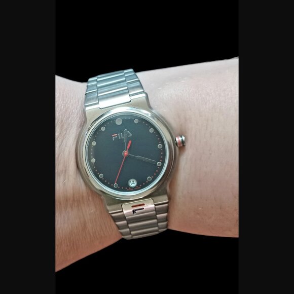 Vintage Fila Wiss Silver Tone Stainless Steel Water Resistant F200M Wristwatch - Picture 2 of 13